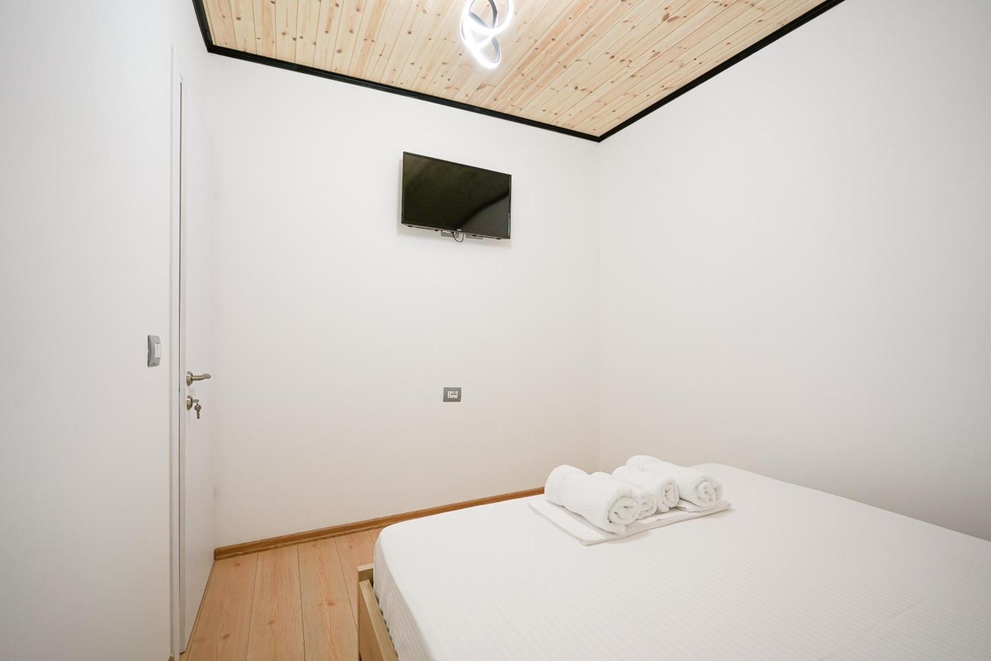 Ora Apartments Gjirokaster Ngoại thất bức ảnh